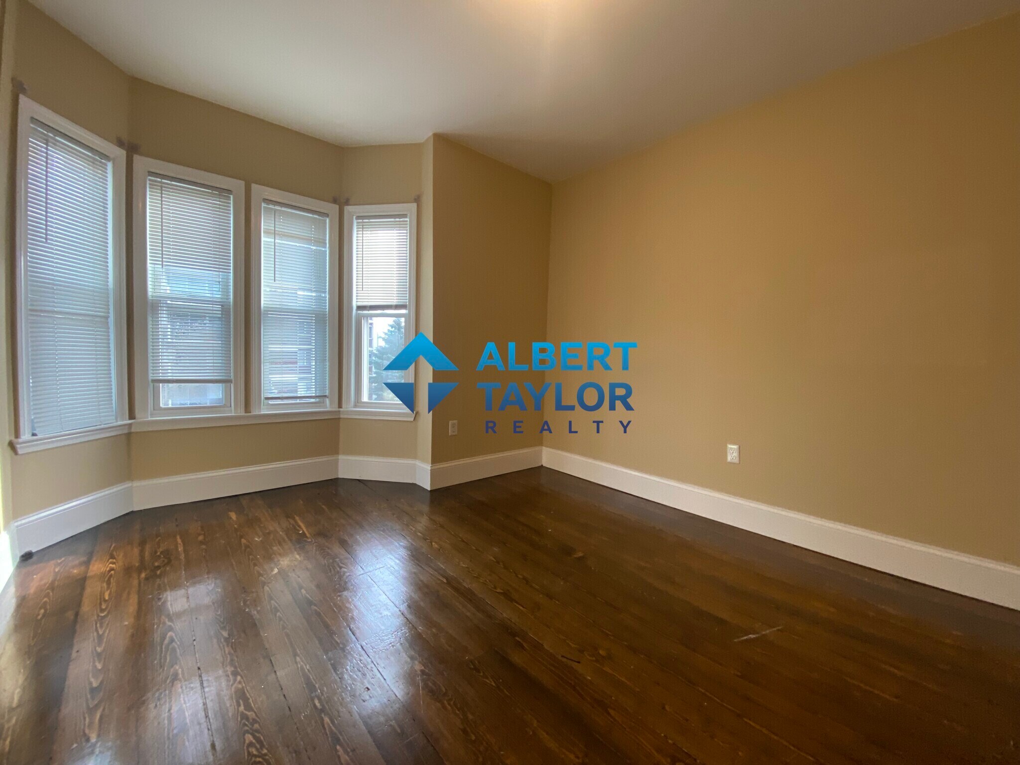 Building Photo - 1568 Tremont St