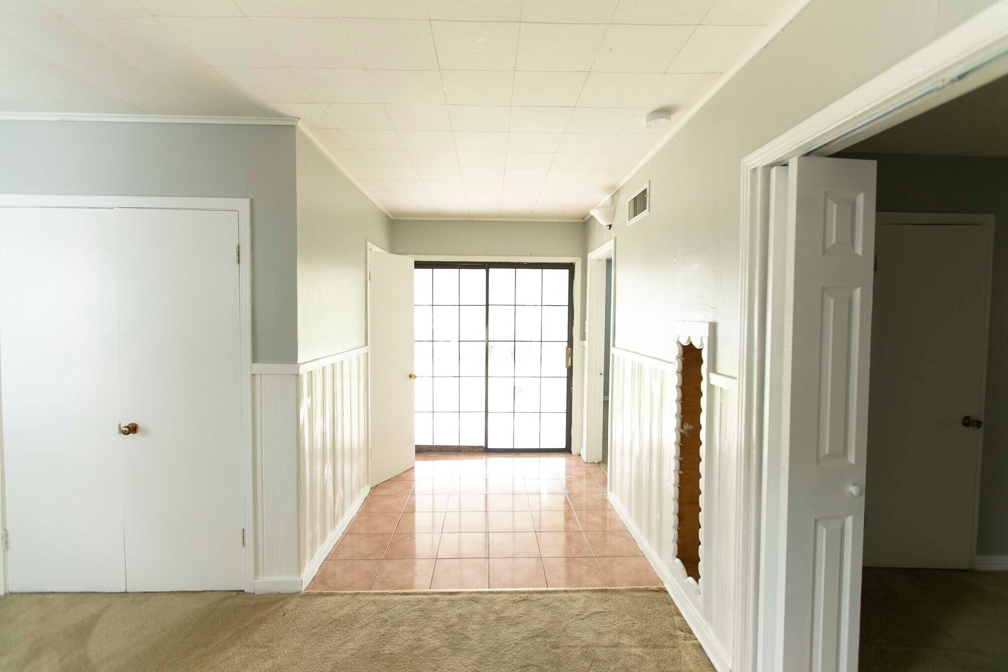 Living area looking toward back covered porch - 7459 Mohawk Ave