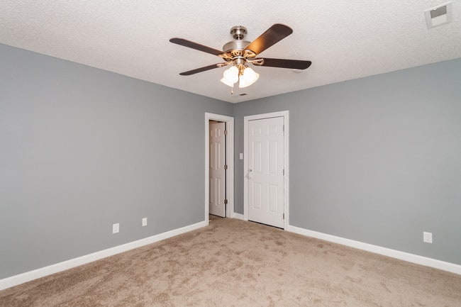 Building Photo - 2113 Tanglewood Rd