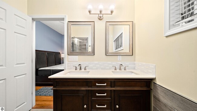 Building Photo - 201 River St