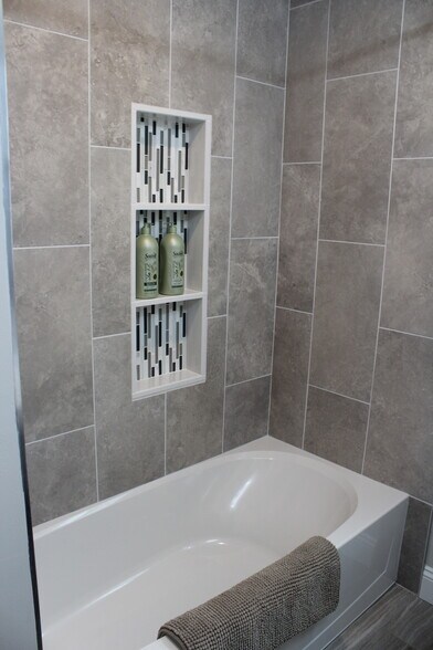 Building Photo - 1130 W 35th St