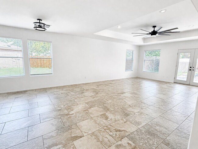 Building Photo - 1011 Backland Ct