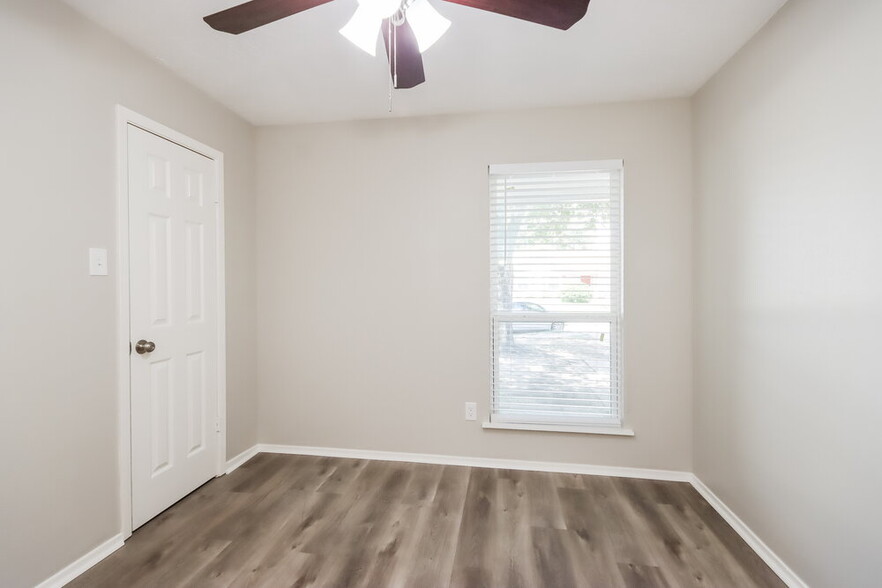 Building Photo - 18806 Oak Bower Dr