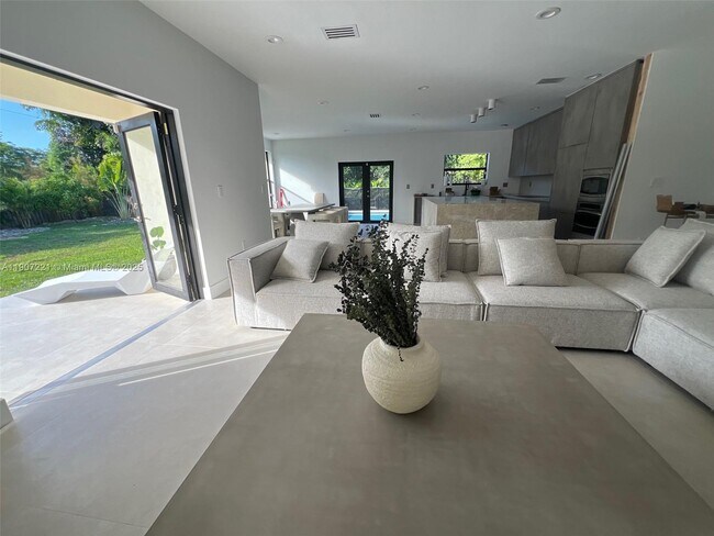 Building Photo - 12790 SW 91 Ave