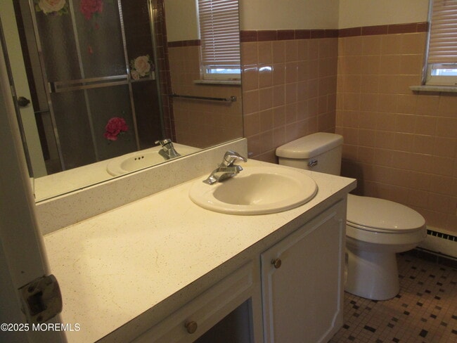 Building Photo - 530A Portsmouth Dr