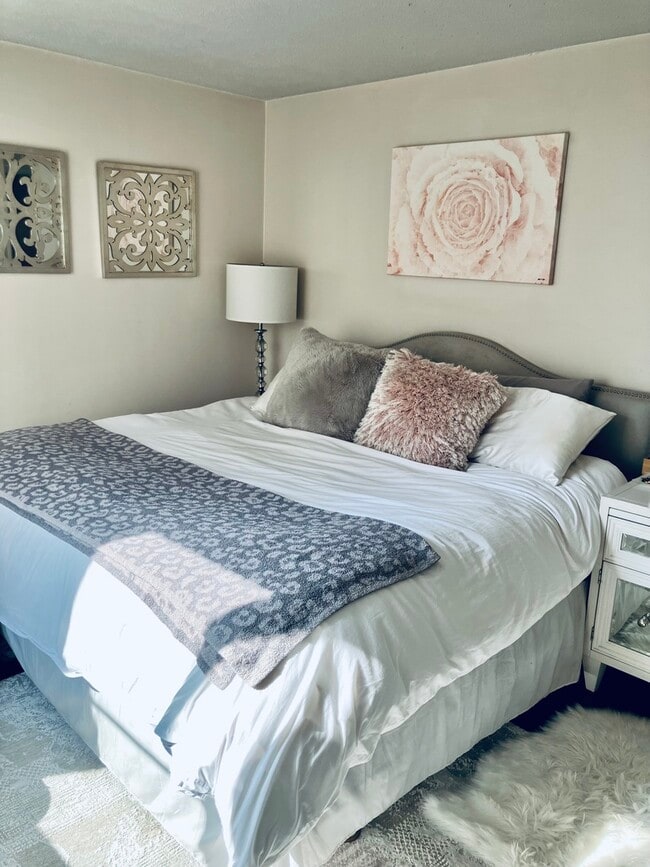 Building Photo - 1339 N Dearborn St