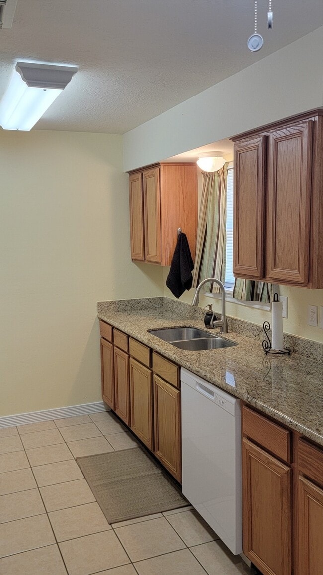 Building Photo - 115 N Shirley St