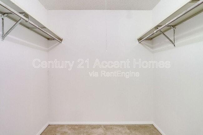 Building Photo - 5328 Larochelle Ct