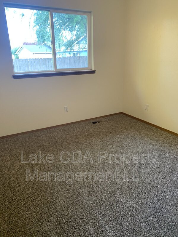 Building Photo - 202 Lava Ln