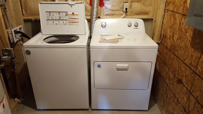 Building Photo - 3984 Stone Point Dr NE