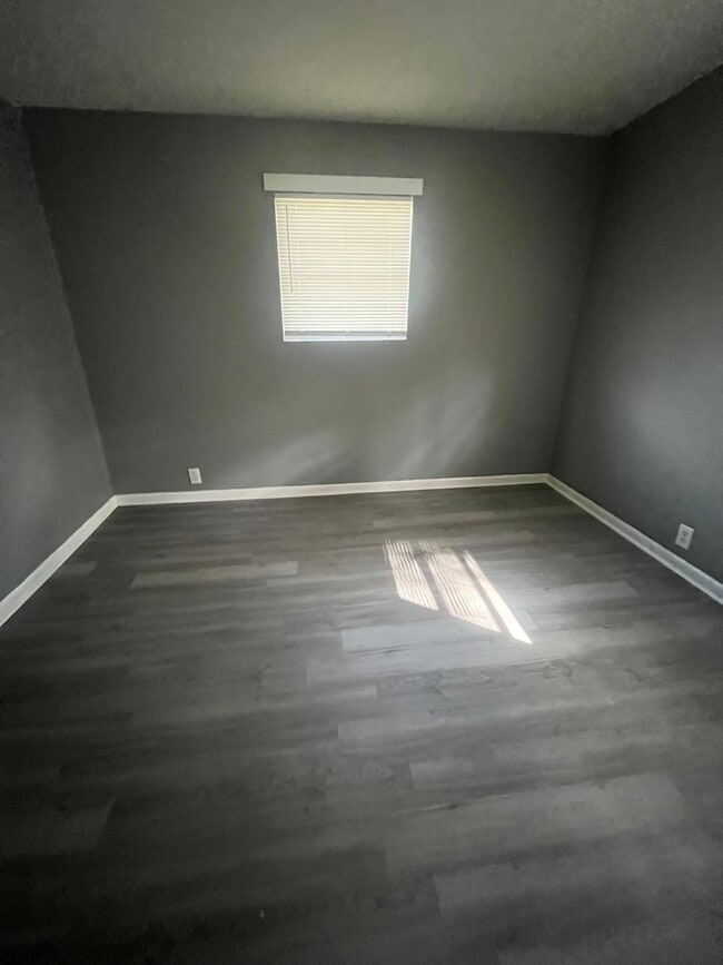 Building Photo - 2107 Meriwood Dr