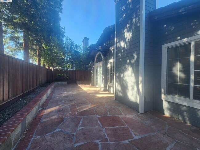 Building Photo - 1536 Corte Reina Common