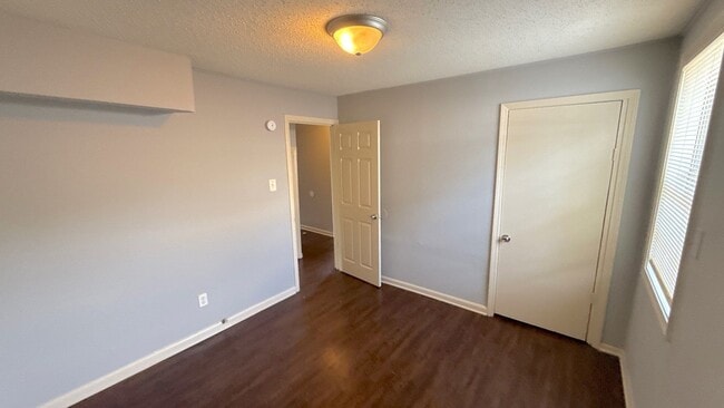 Building Photo - 1734 Wildrose St