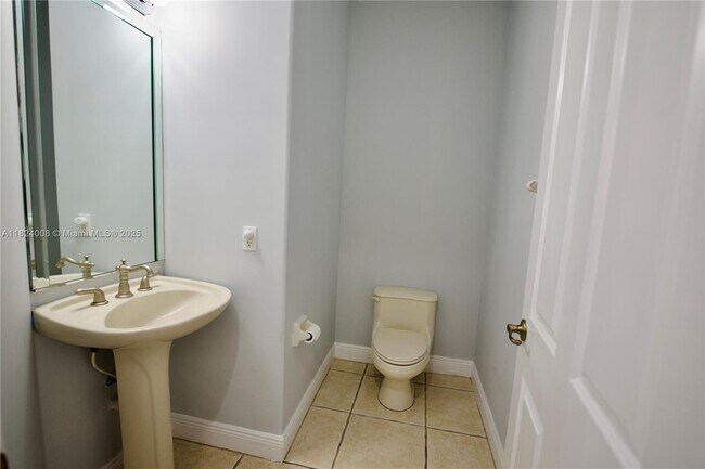 Building Photo - 2841 Poinciana Cir
