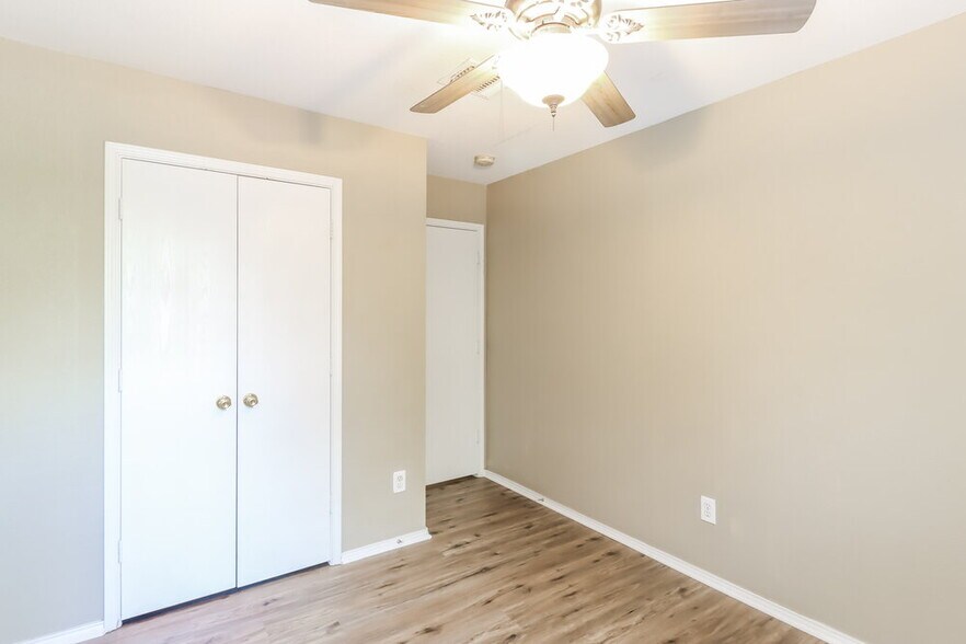 Building Photo - 1456 Pine Ln
