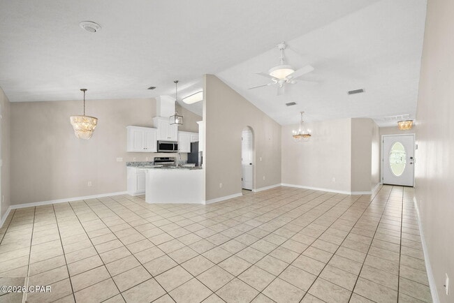 Building Photo - 615 Poinsettia Ct