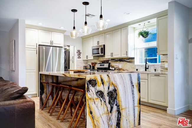 Building Photo - 5630 Gentry Ave