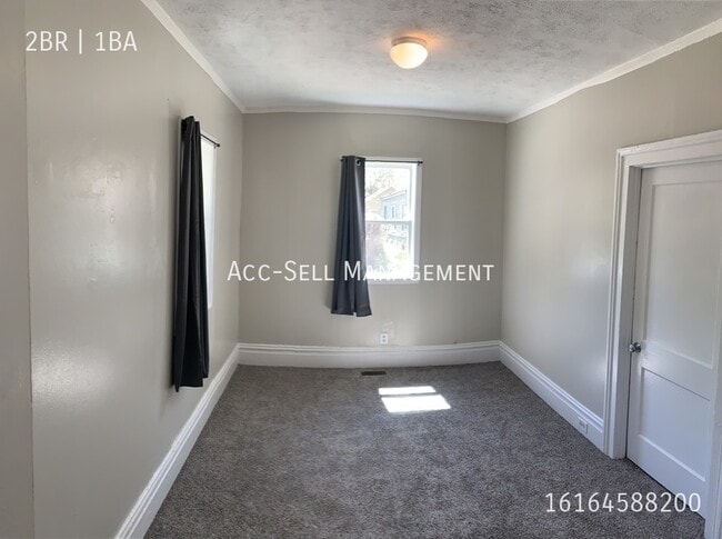 Building Photo - 17 Mathews Ct NE