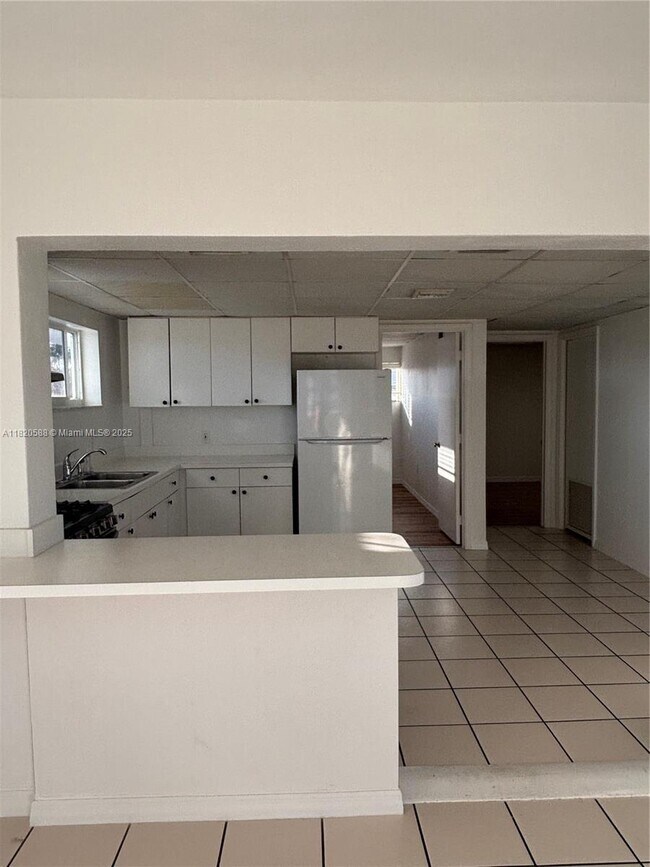 Building Photo - 198 Gulfview Dr