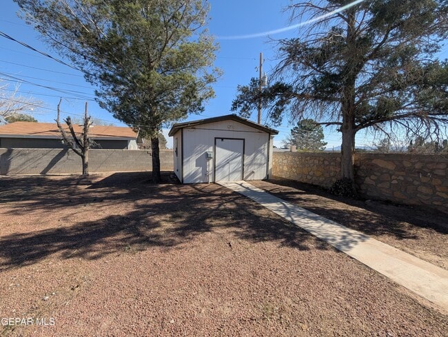 Building Photo - 410 9th St NE