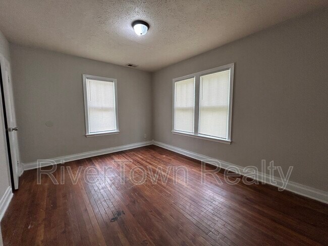 Building Photo - 3587 Fairmont Ave