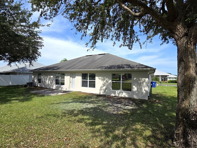 Building Photo - 116 Drake Way