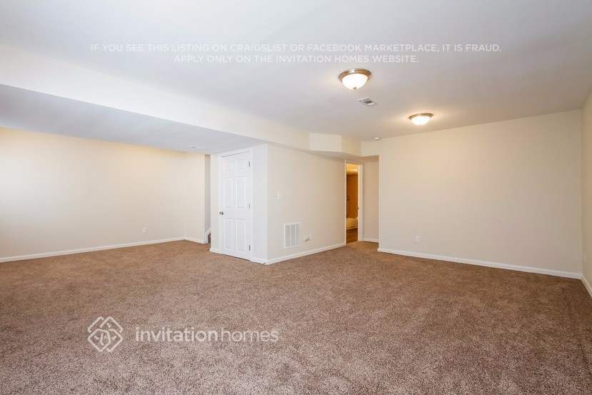 Building Photo - 524 Fox Run Cir