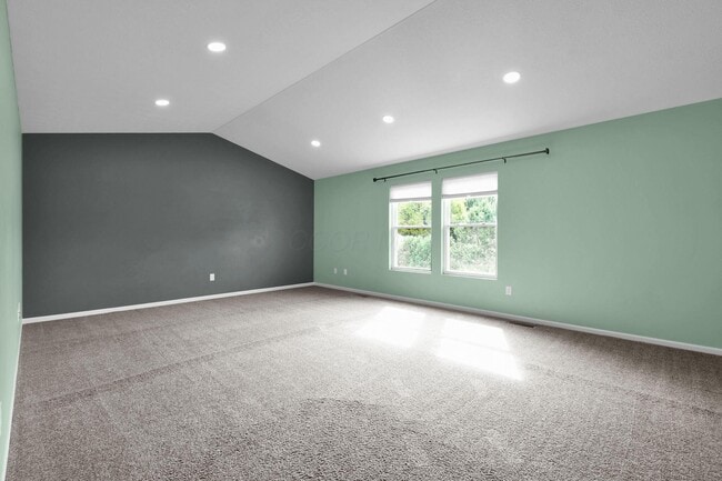 Building Photo - 210 Autumn Way
