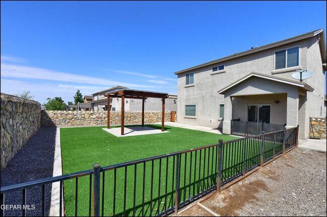 Building Photo - 7528 Wolf Creek Dr