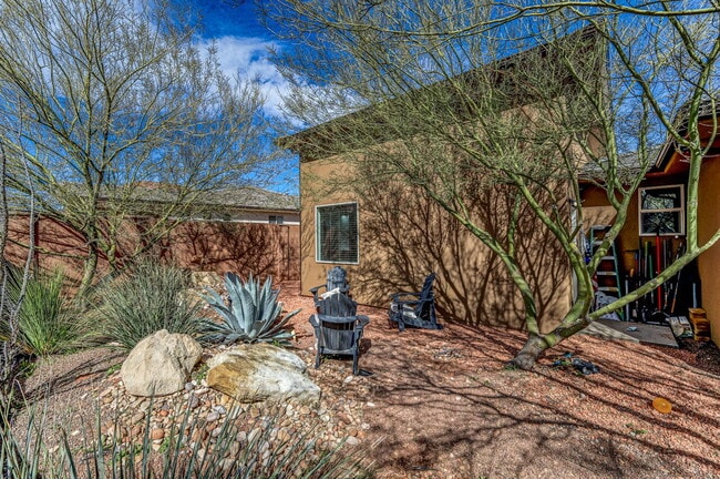 Building Photo - "Charming 3-Bedroom Retreat with 2 Baths and 2150 Sq. Ft. of Comfort in Santa Clara!"