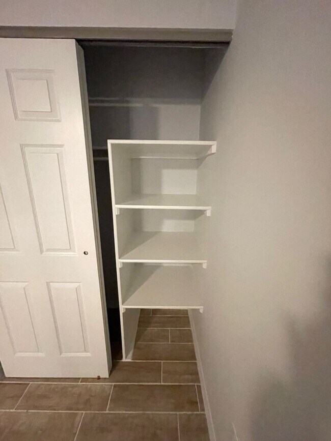 Building Photo - Beautiful Single Family Home! $2395/1085ft2-South Sarasota, 3-Bed/2-Bath, Fully Renovated: Annual...