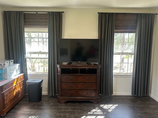 Building Photo - Cottage on Elm Creek;  fully furnished, all bills paid!