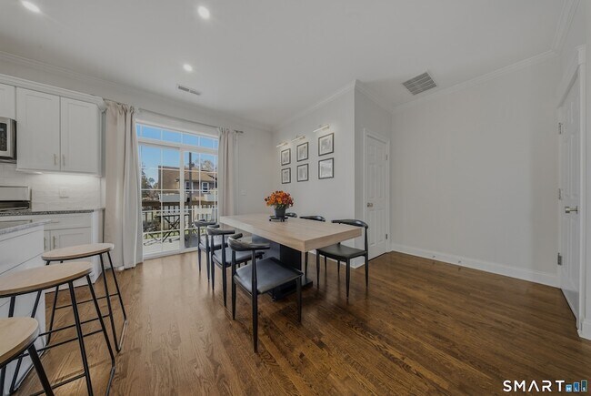 Building Photo - 145 Brentwood Ave