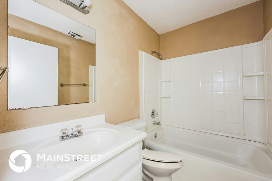 Building Photo - 7000 Laurelhill Ct N