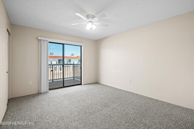 Building Photo - 11 Dondanville Rd