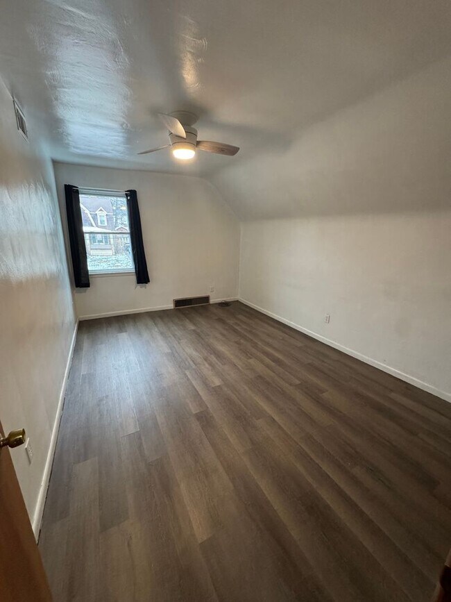 Building Photo - 212 N Highland Ave