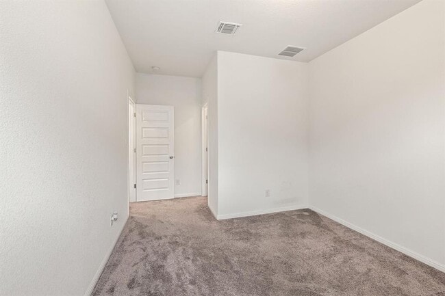 Building Photo - 6520 Verona Pl