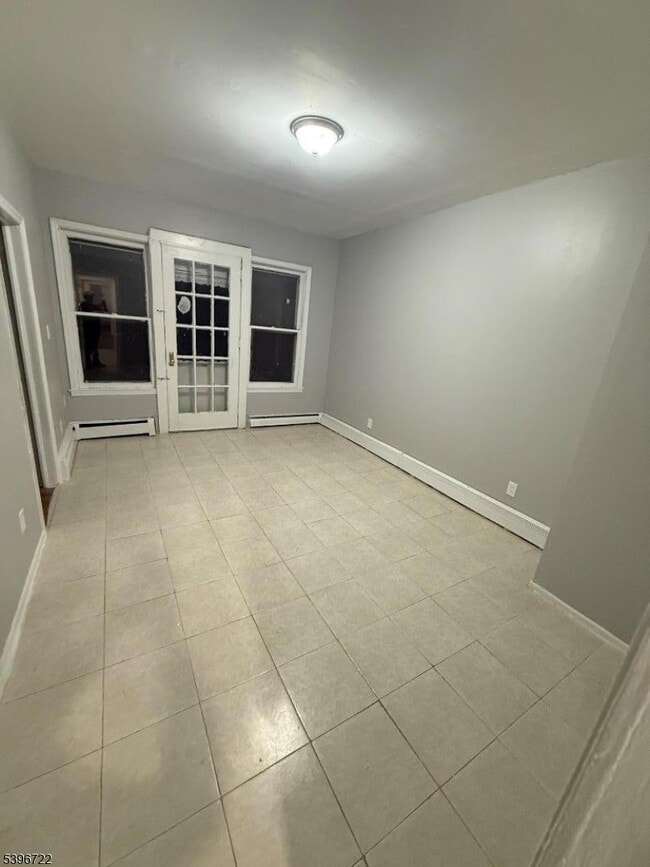 Building Photo - 27 Kling St