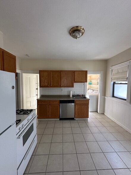 Building Photo - 17 Cushman Rd