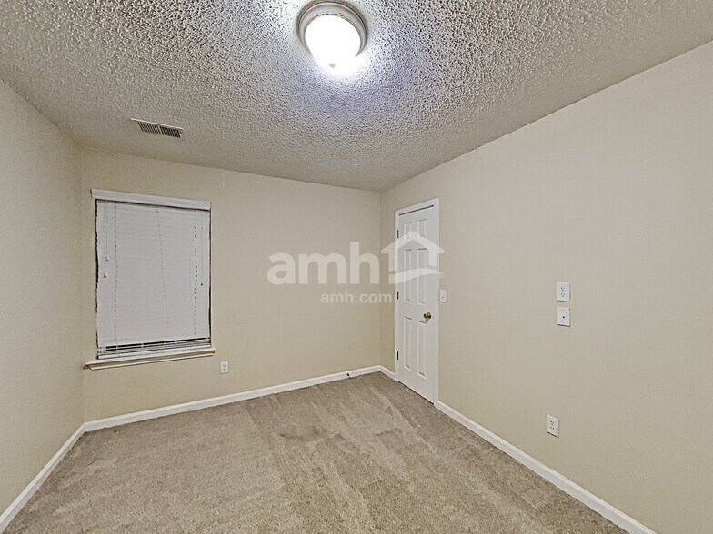 Building Photo - 466 Camella Cir