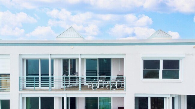 Building Photo - 8041 Sailboat Key Blvd S