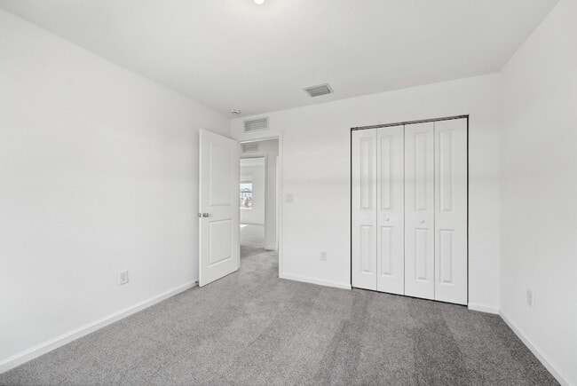 Building Photo - 10436 NW Suncrest Lp