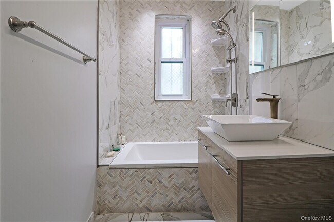 Building Photo - 2630 Kingsbridge Terrace