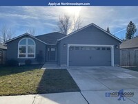 Building Photo - Beaultiful Newer 3 Bedroom 2 Bath Home