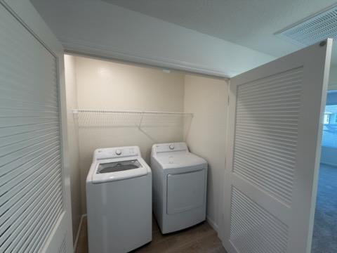 Building Photo - 6575 E Cresthaven Dr