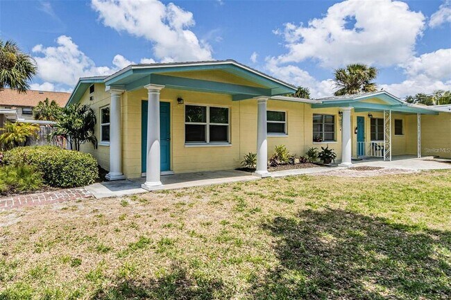 Building Photo - 7057 Sunset Dr S