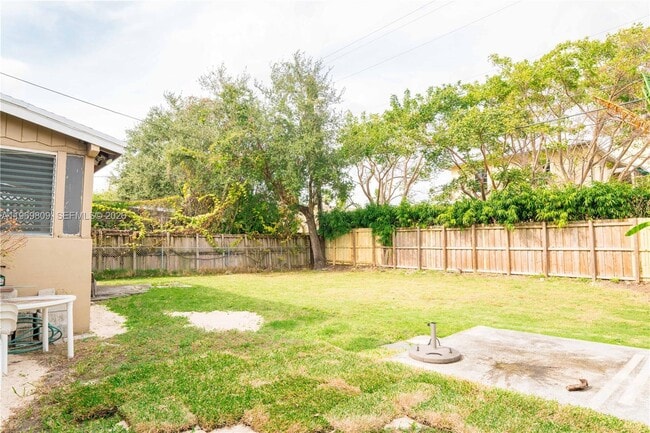 Building Photo - 5807 SW 41st St