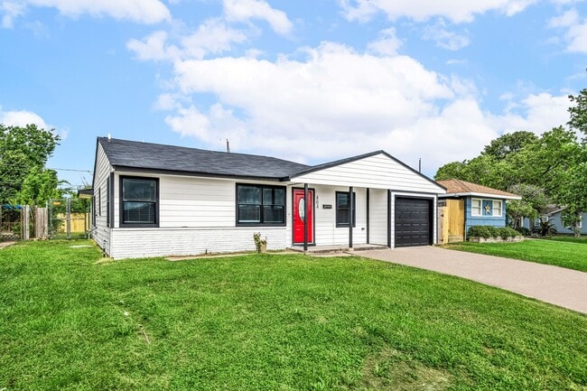 Building Photo - 404 Glenmore Dr