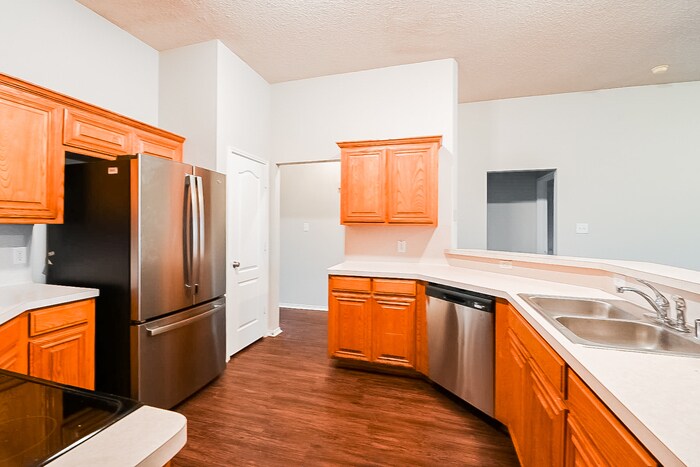 Building Photo - 616 White Swan Dr