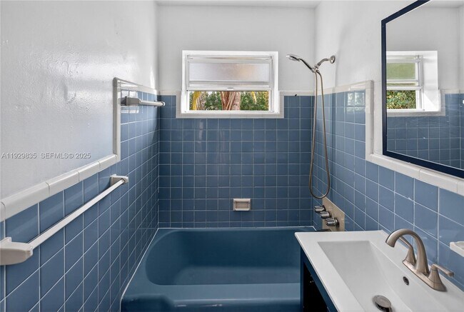 Building Photo - 160 S Shore Dr